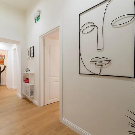 Appartamento Pictadomus-Albus, Metro Furio Camillo