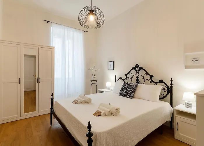 Apartament Pictadomus-albus, Metro Furio Camillo *