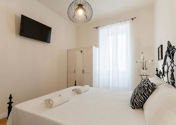 Pictadomus-albus, Metro Furio Camillo Apartament